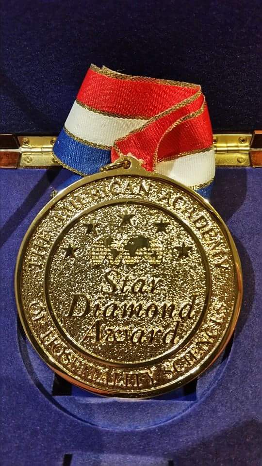 swineshack's tweet photo. Award for the first, opened two others in '15#anniversary #fivestardiamondaward #SouthernHospitality #carvebarbecue https://t.co/Vlkgo0Rev5