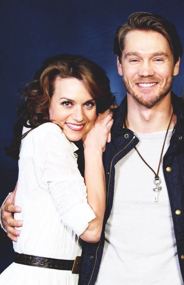 OTHdiary's tweet photo. Cute photos of the One Tree Hill cast that will make your day. https://t.co/5RQN8h6tdY