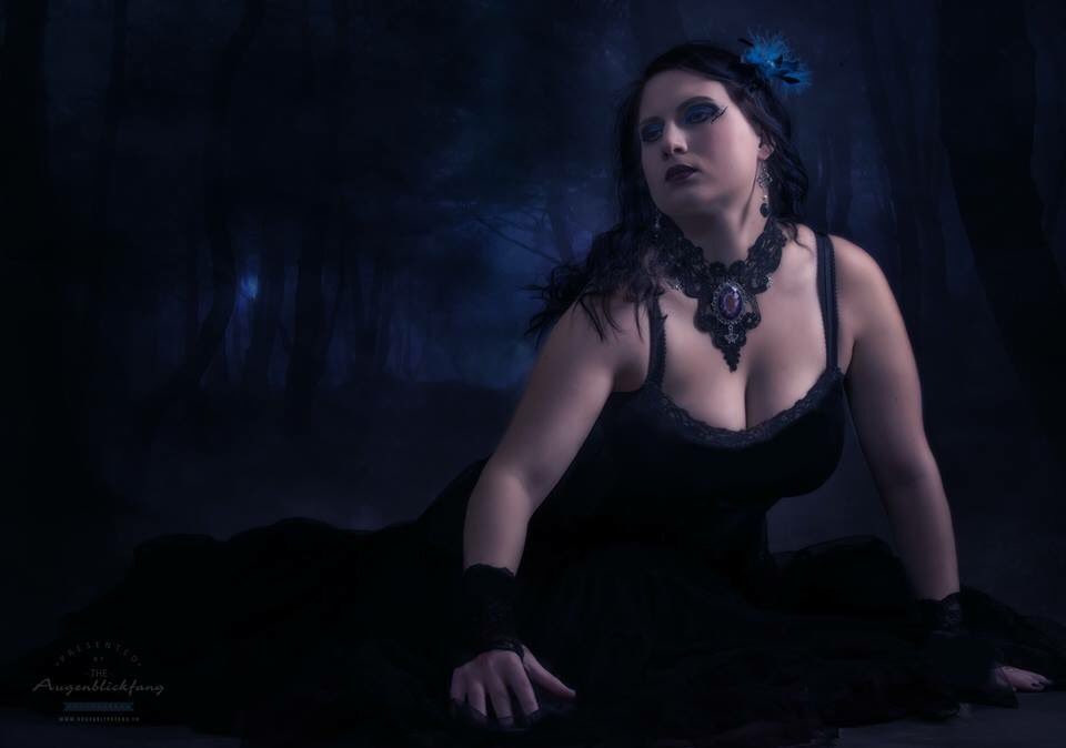 MaximMicheal's tweet photo. @kaycee_kay my #WomanCrushWednesday this week is #germangoth model @LadyAtropin! #ladyatropin #gothgirl https://t.co/EBBBI194kU