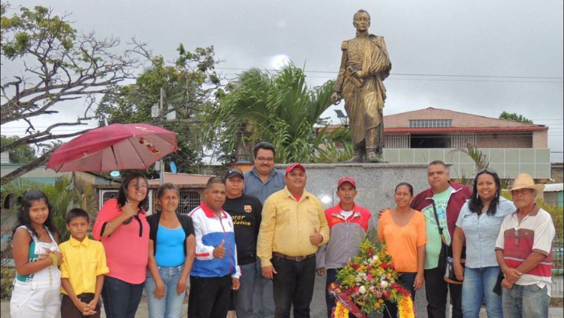 MUNLIBERTADOR's tweet photo. Sigue el fortalecimiento del poder popular en el Municipio libertador junto a @yelitzePSUV_ @Jos_figuera https://t.co/BQVMaoloOD