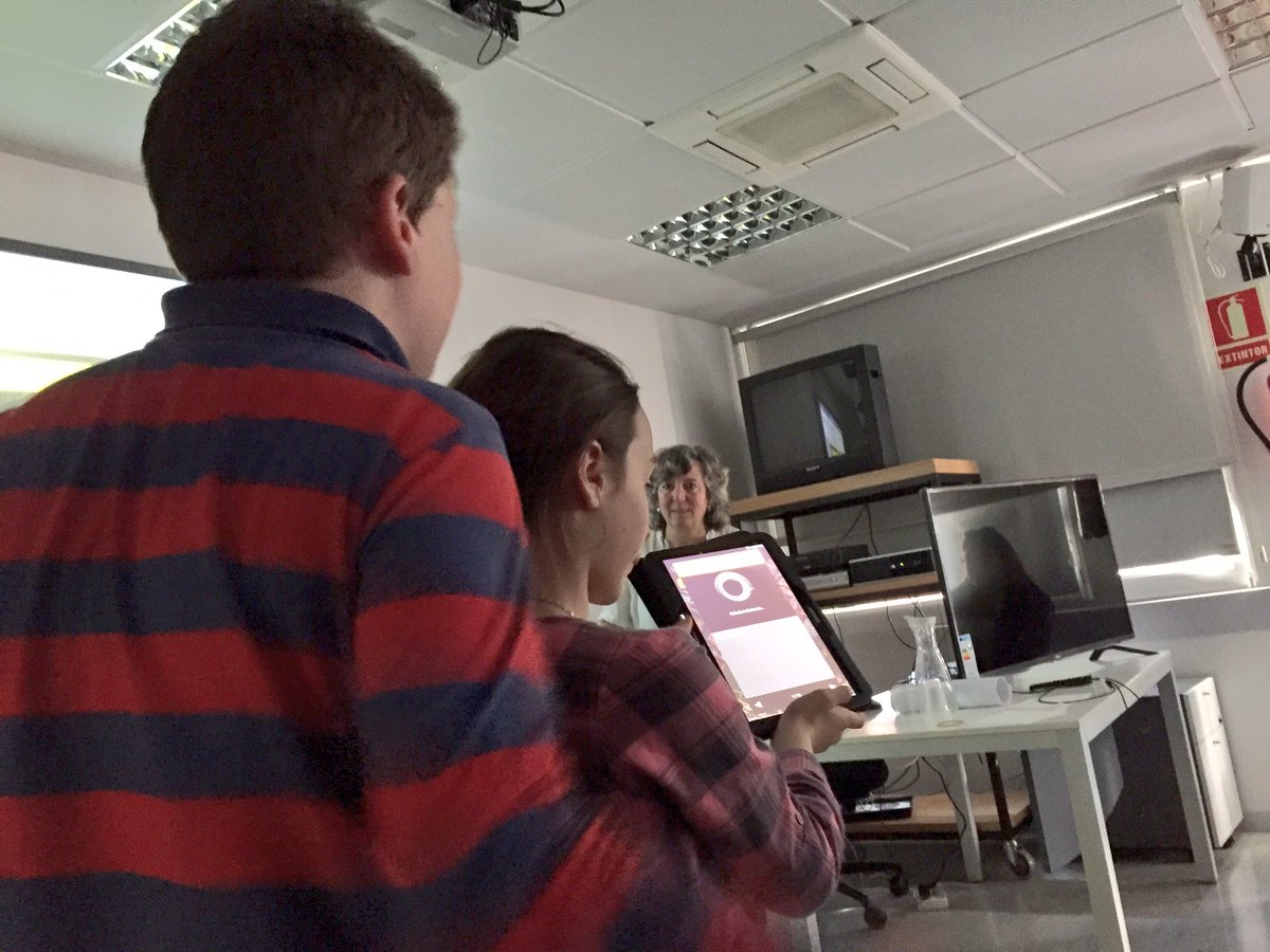 snavarroj's tweet photo. Els nens de l'escola @BrusiEscola presenten les seves experiències matemàtiques amb @eduloc_info https://t.co/LgaV77AWPu