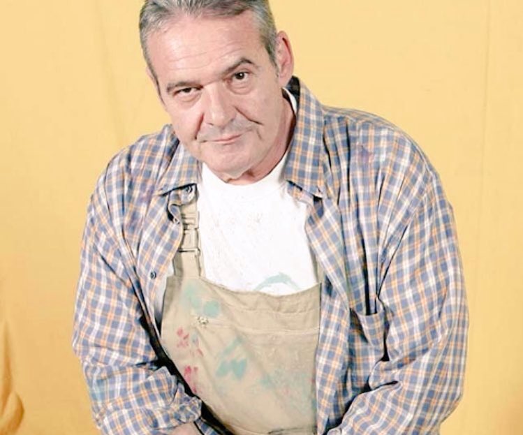 Sr_Dios's tweet photo. Siento llevarme al gran Ángel de Andrés, pero tengo unas goteras que solo puede arreglar el mítico Manolo https://t.co/tt7zRJuDD7