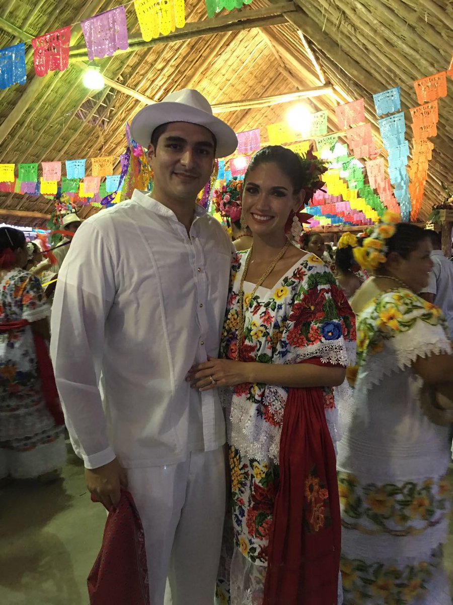robertomarinczm's tweet photo. Ayer junto con mi esposa @HeidyColin disfrutamos del tradicional baile de la cabeza de cochino #Cedral2016 #Cozumel https://t.co/gQI12Vzg2P