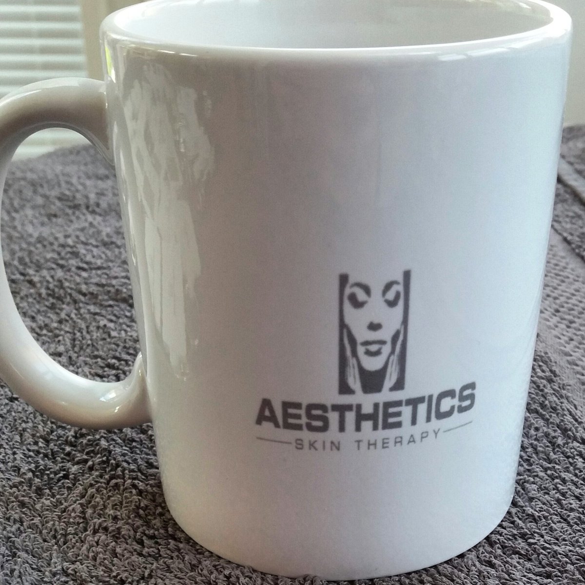 AestheticsST's tweet photo. #merchandise #drinking tea #work https://t.co/wwyfMDnQMU