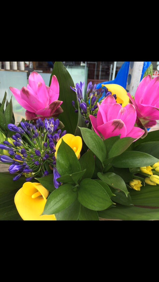 <a href="/sascharothing/">Sash Flowers</a> and his new location across the road from @BelleVueClapham, he just makes #clapham look sooo good! 😍😍