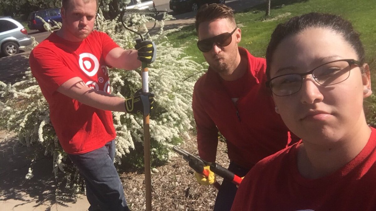 #D124BestInCommunity 
#R100DayofService 
<a href="/NicoleJungmann2/">Nicole Jungmann</a> @jmbossy <a href="/Howard_JoshT/">Josh Howard</a> @emmalyjohnson @CHead820