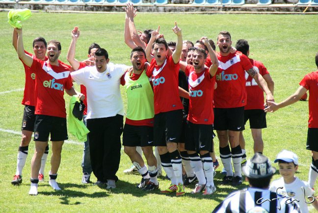 #Hoyhace 2 años,04/05/2.014. Campeones la noche anterior, y pasillo en el Cerro 1:1 <a href="/CDBadajoz/">CD Badajoz</a> ,gol de <a href="/davidcopito/">david gascon cordero</a>.