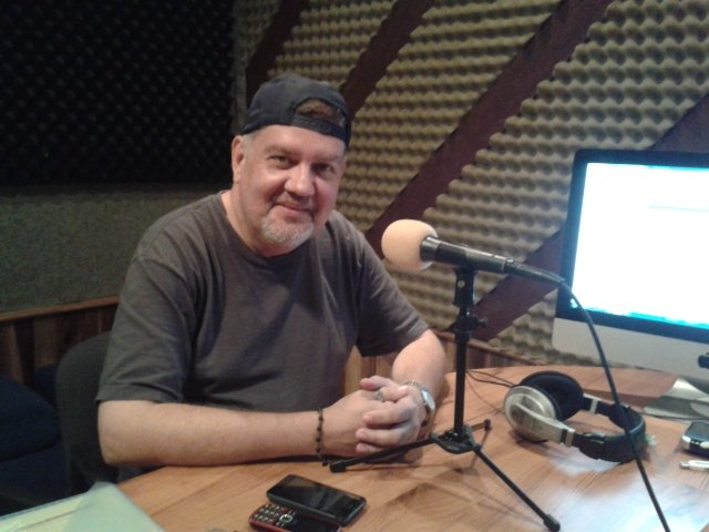 Emocion981's tweet photo. Aquí al aire The Pachos Show junto a @luisortegat @pachoaguilar https://t.co/ZyuCKCI4BN