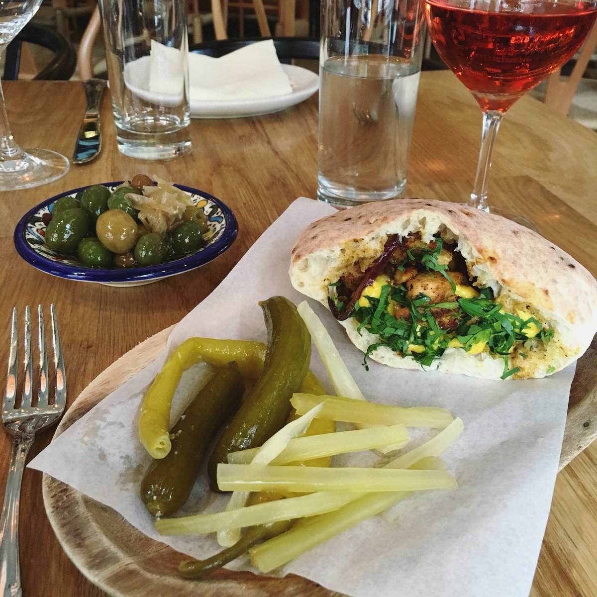 ChefEinat's tweet photo. The #shawarma at @combinanyc  Available for #lunch #amba #pita #pickles #israeli #soho #eats https://t.co/cvwvLI64CF