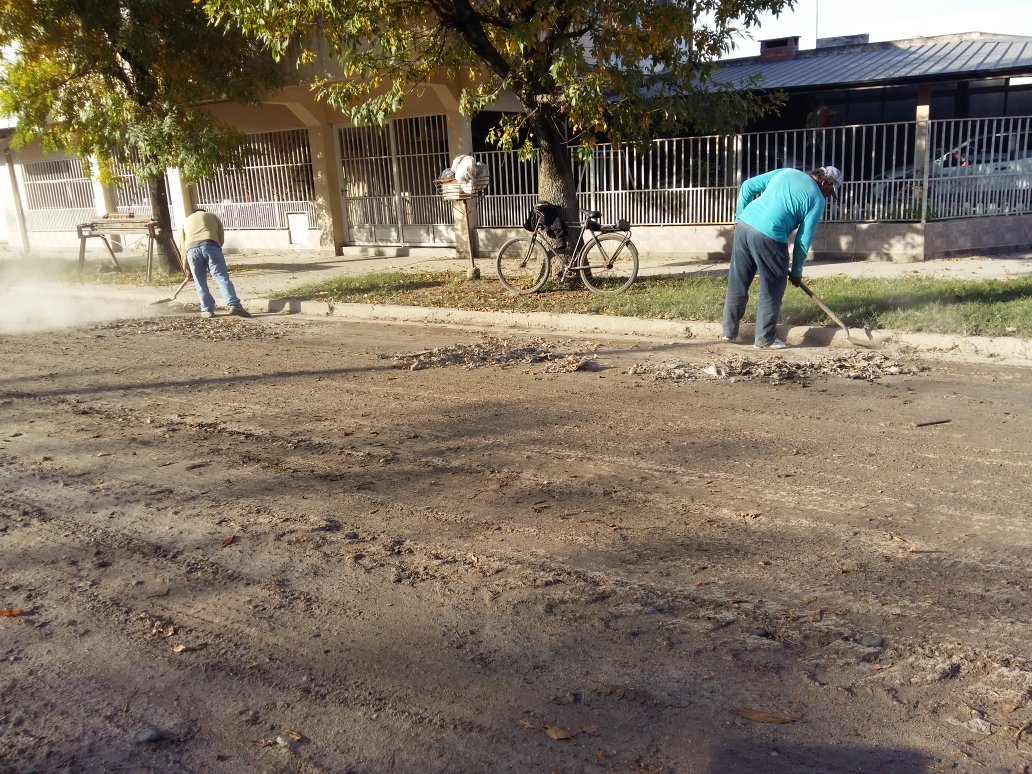 PrensaBV's tweet photo. La Municipalidad de Bella Vista realiza el Operativo Limpieza en Barrio Matienzo https://t.co/LVsj3p4u42