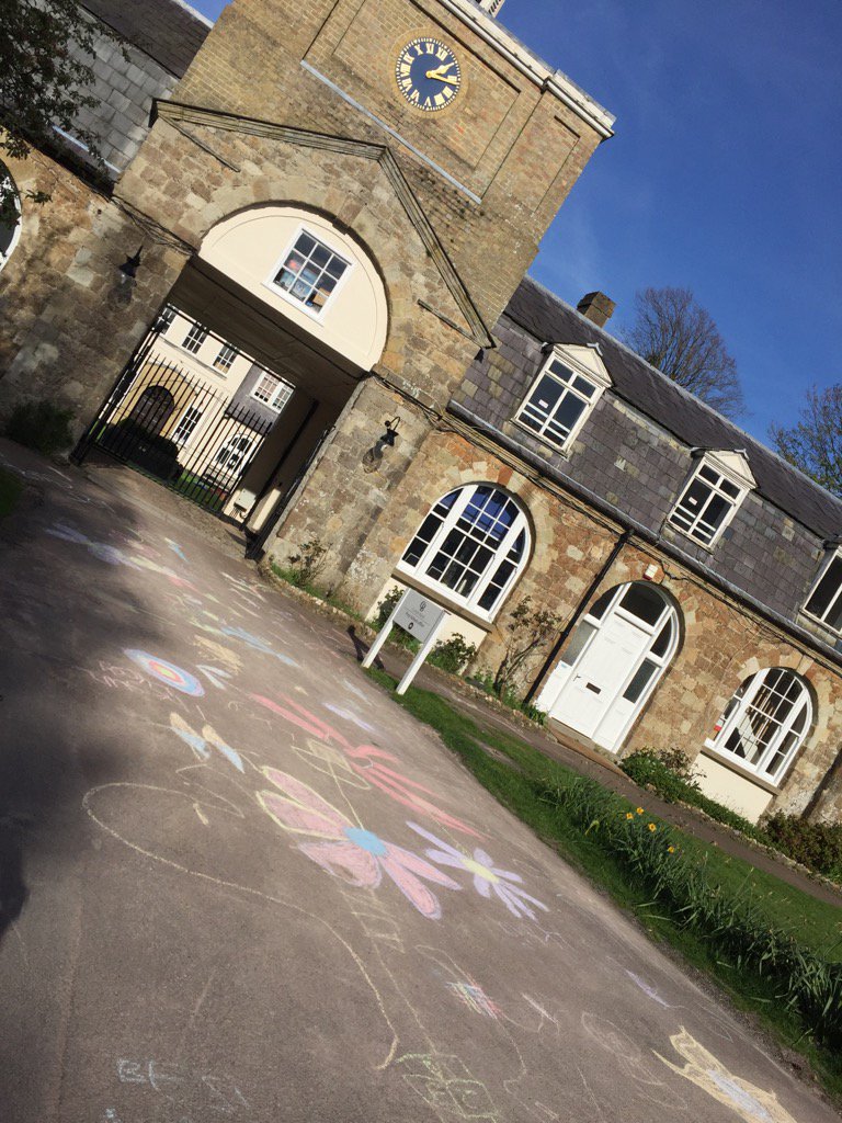 rh7support's tweet photo. @rh7head - no need for costly decorators. Art club have created a decorative walkway! #CreativeMinds #itsonlychalk https://t.co/aHzkJEN4g4