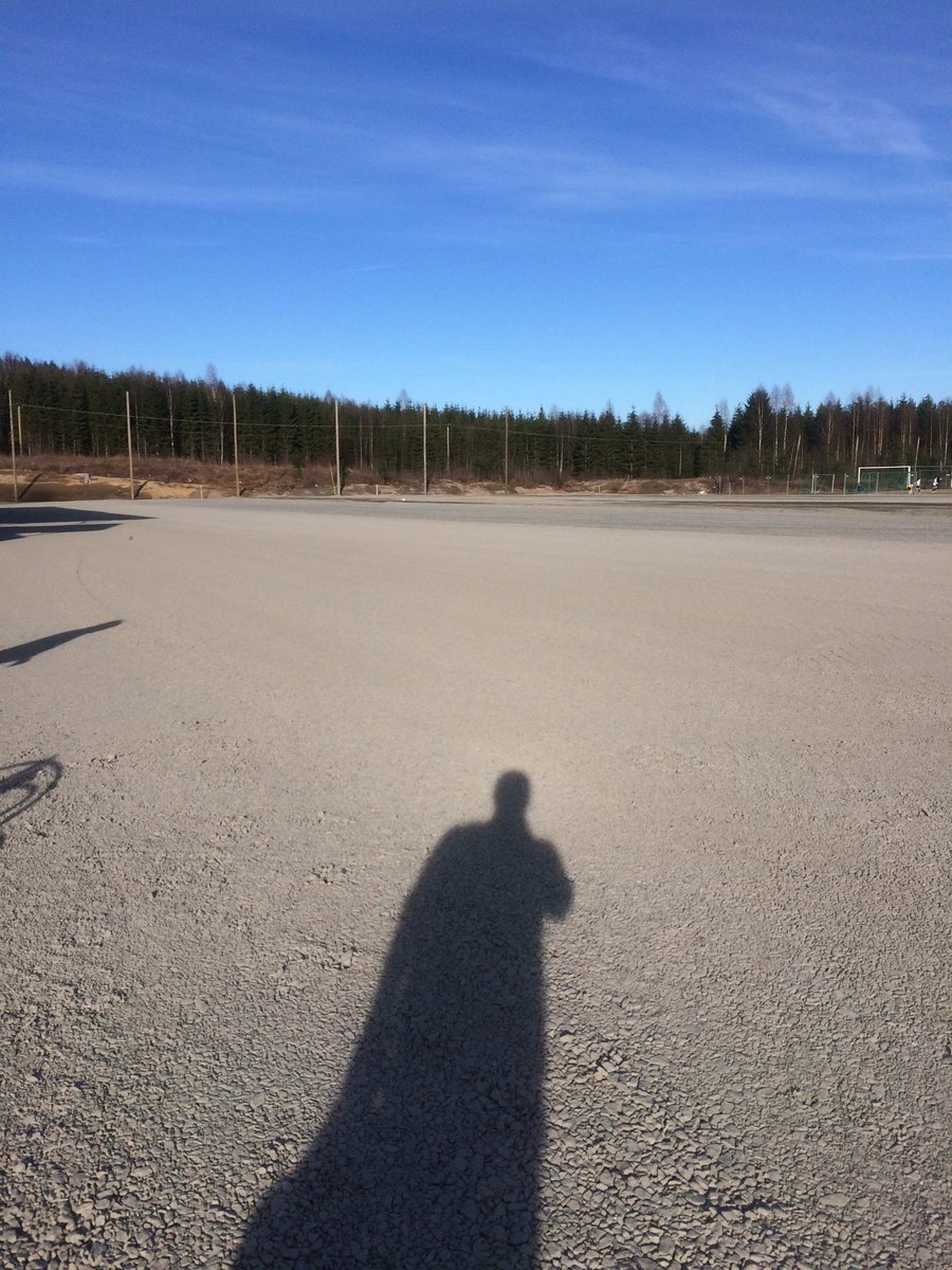 Skjer store ting på gaalaas om dagen👍👍#kunstgress #ungapågaalaas gleder seg:) detta blir topp:)
