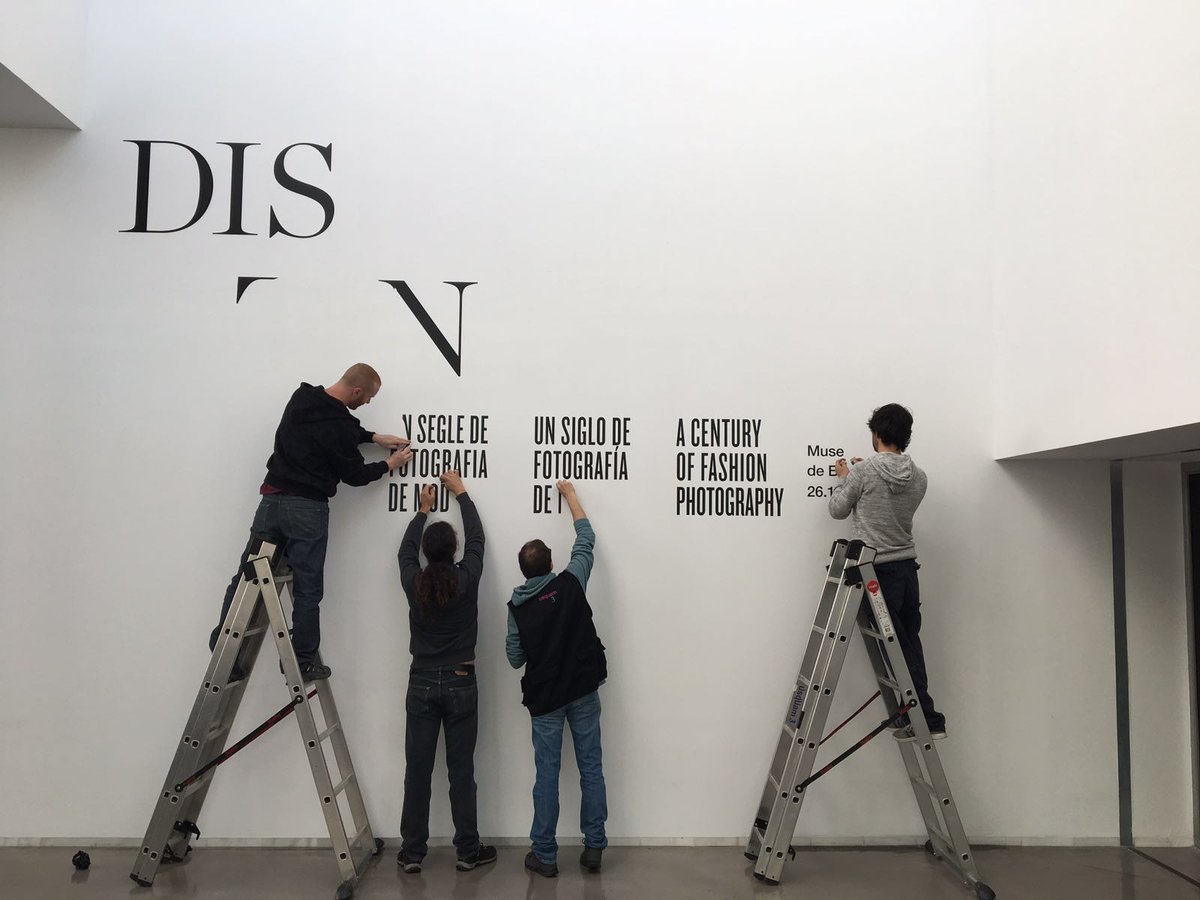 dissenyhub's tweet photo. Ya ha empezado el desmontaje de #DistincioModa. ¡Muchas gracias a todos los que la habéis visitado! https://t.co/sddoHT8mXs