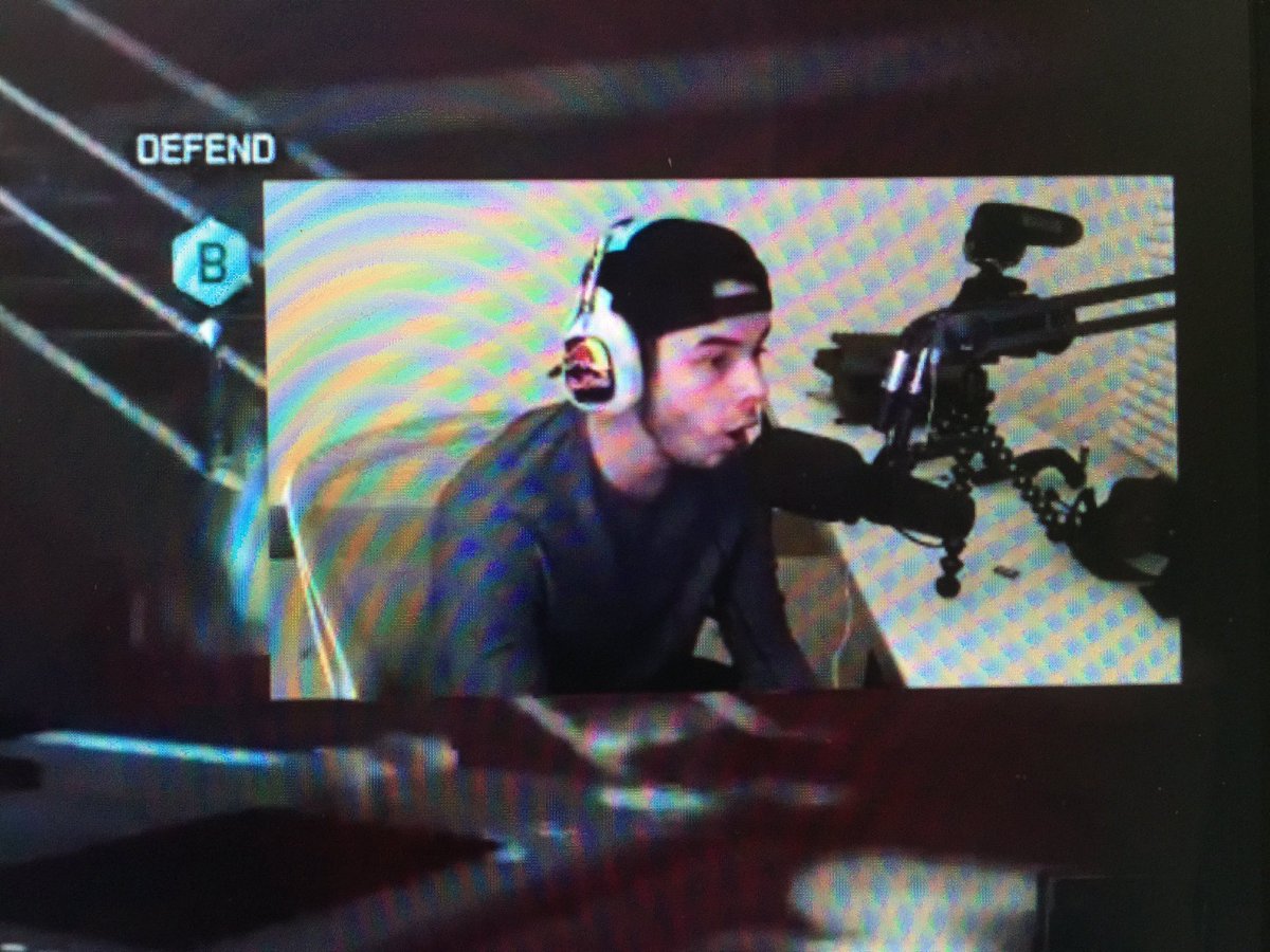 IamDR3AM's tweet photo. @Nadeshot face when @JoeDeLuca stops the defuse and glitches away to preserve the victory! #GOAT #BlackOps3 #2v2SnD https://t.co/Ph18ZG1jiR