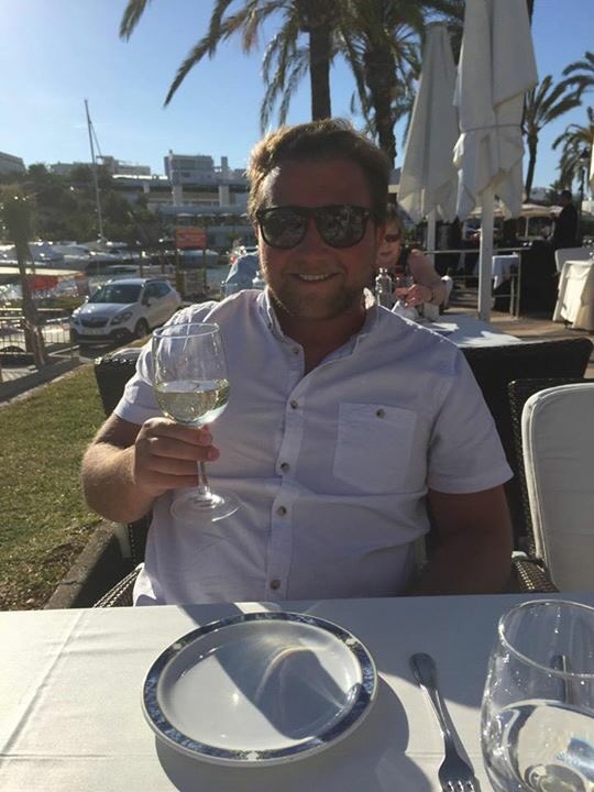 cmansfield14's tweet photo. Day with this beautiful person. 👫❤️😘🍹🍺 https://t.co/YUp9iVZPdM