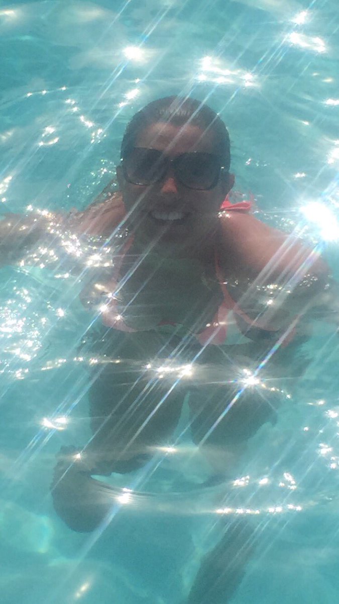 cmansfield14's tweet photo. Day with this beautiful person. 👫❤️😘🍹🍺 https://t.co/YUp9iVZPdM