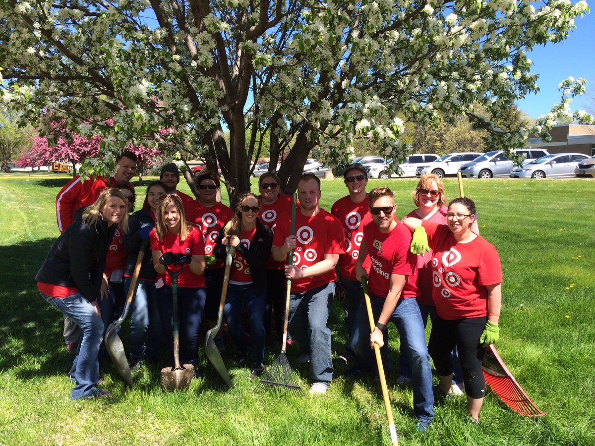 What an amazing group #JeffersonElementary #D124BestInCommunity #R100DayofService