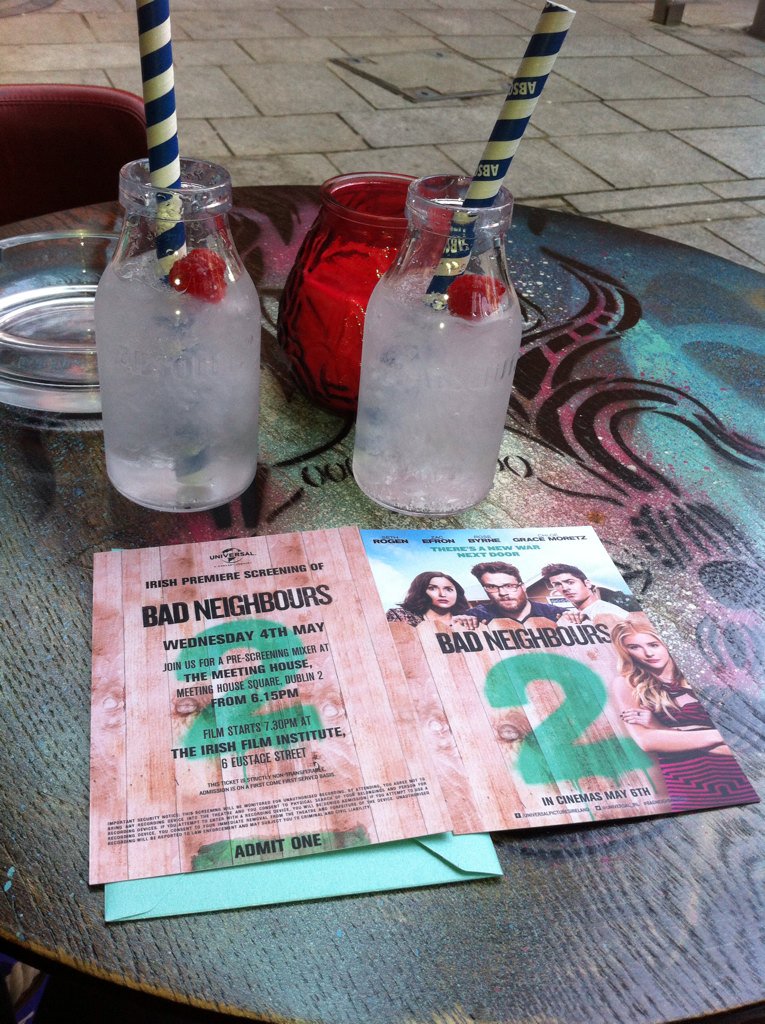 At <a href="/meetinghousedub/">The Meeting House</a> having a cocktail with <a href="/linny_pinnyx/">🎶❤️Linda ❤️🎶</a> before #BadNeighbours2 screening in <a href="/IFI_Dub/">Irish Film Institute</a>