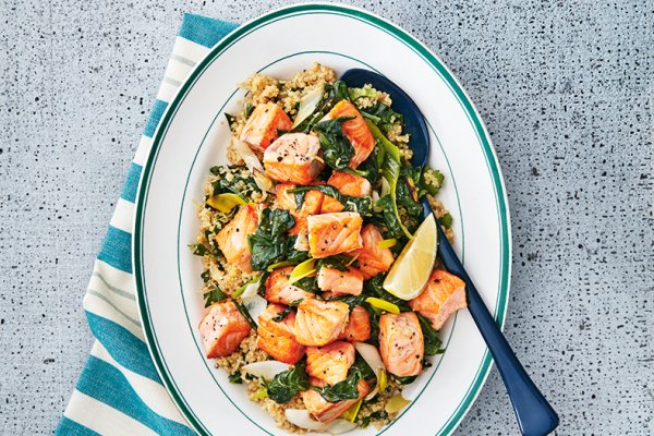 This lemony salmon #quinoa salad is tasty AND full of vitamin D and omega-3 fatty acids ✔️ ow.ly/4nnBwG