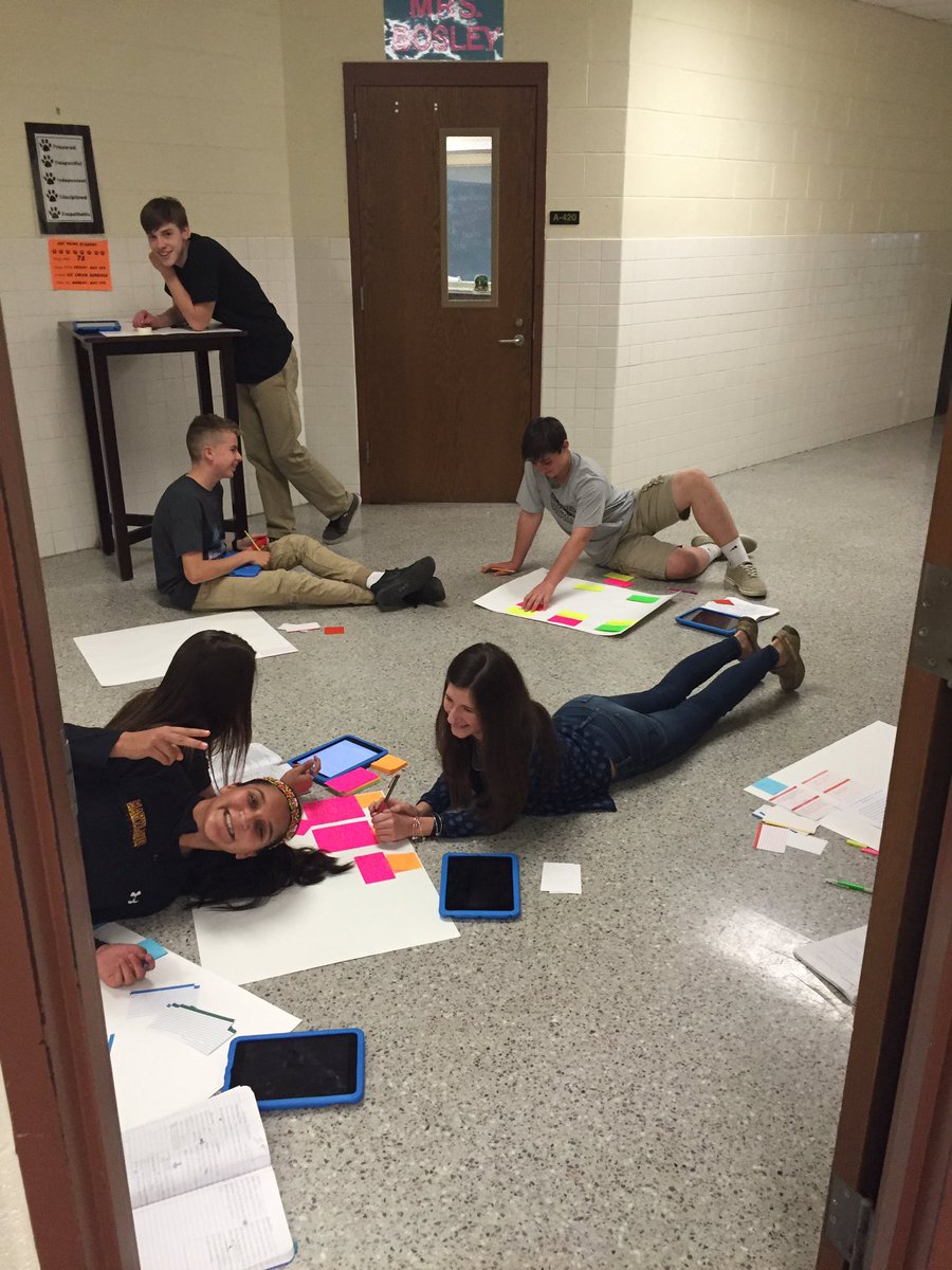 jaxdematz's tweet photo. Open work space choices - it's cooler in the hallway! @LisaLienemann @LockermanMS https://t.co/3qoEI5KPQD