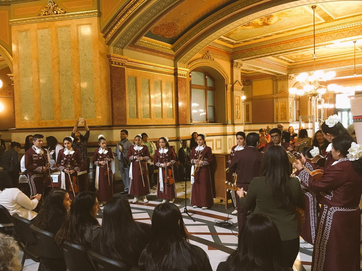 icirr's tweet photo. Mariachi Matters from Bolingbrook/Romeoville area playing for Latino Unity Day at Springfield! #LUD2016 https://t.co/KlV9Z2eg5r