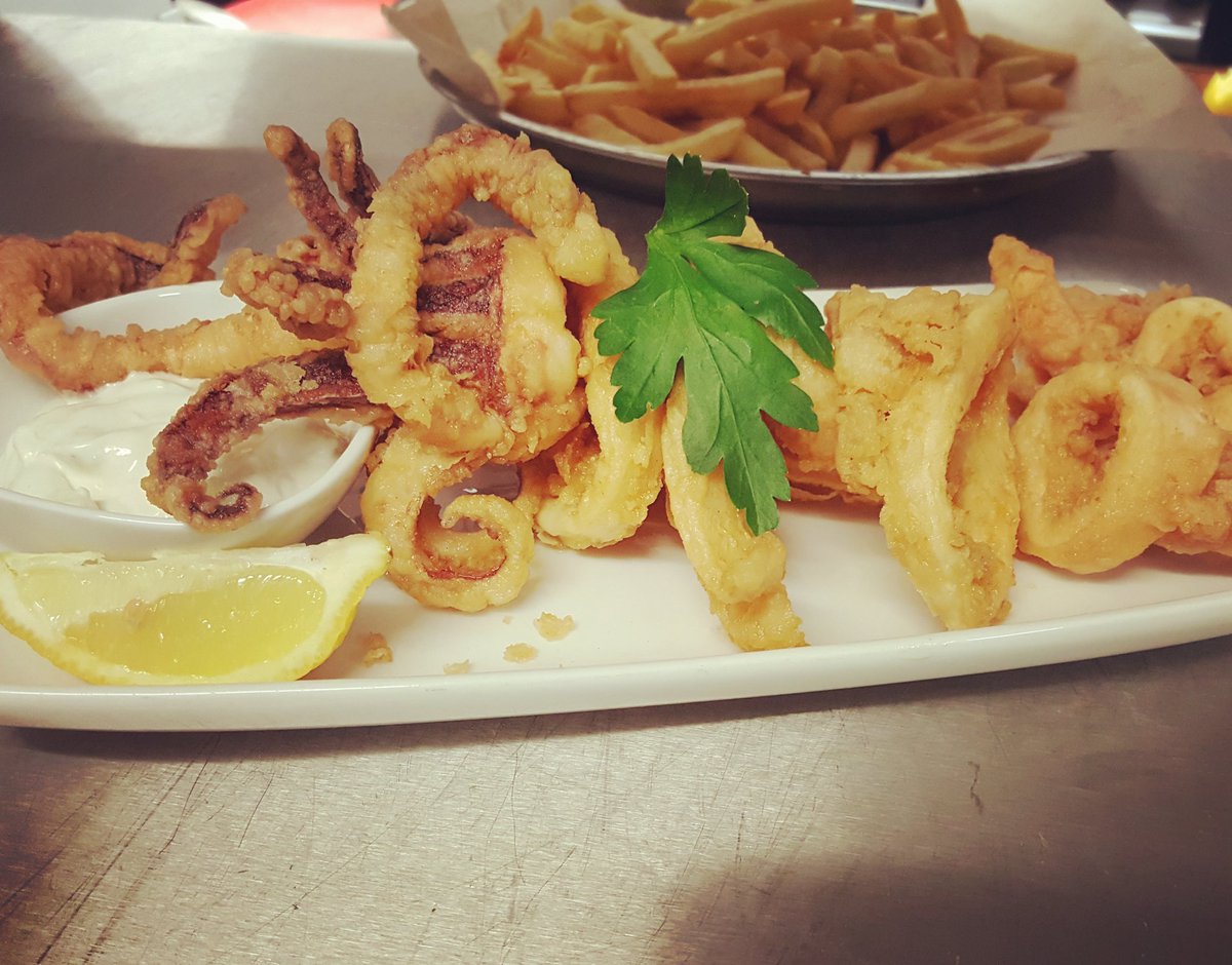 StekiRestaurant's tweet photo. Enjoy our fresh fried calamari :). Book a table with us and let us spoil you. https://t.co/CvF2p6Gygm