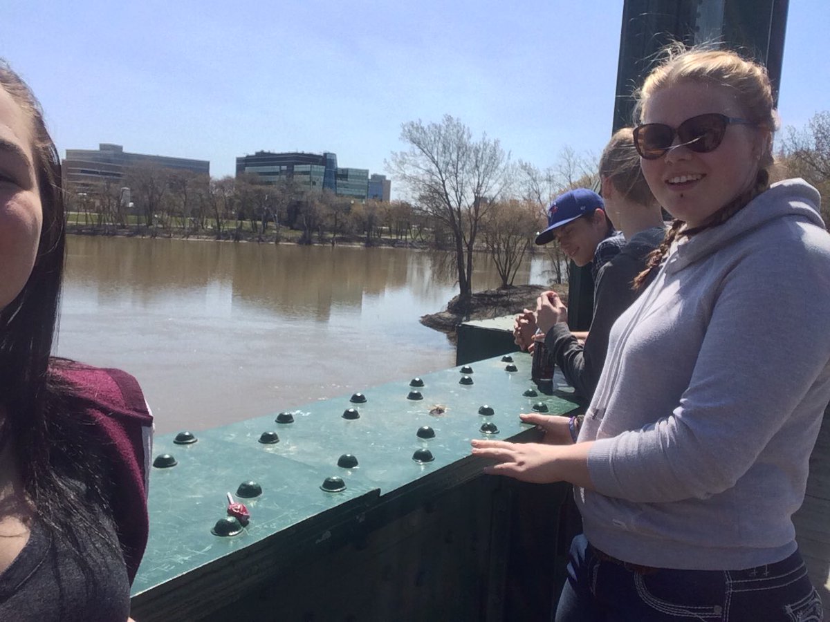 suade_school's tweet photo. #group2 @theforks @doalexan https://t.co/f0tI6nx23n