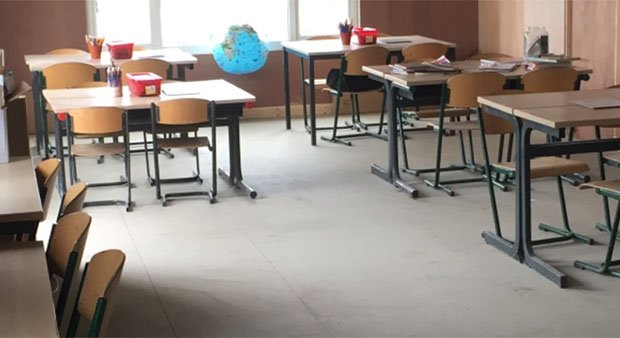 life_w_purpose's tweet photo. Aid through education: life teaching in the migrant camps https://t.co/6Z8Fu7Gs6Y #charity https://t.co/9fVM28mW6M