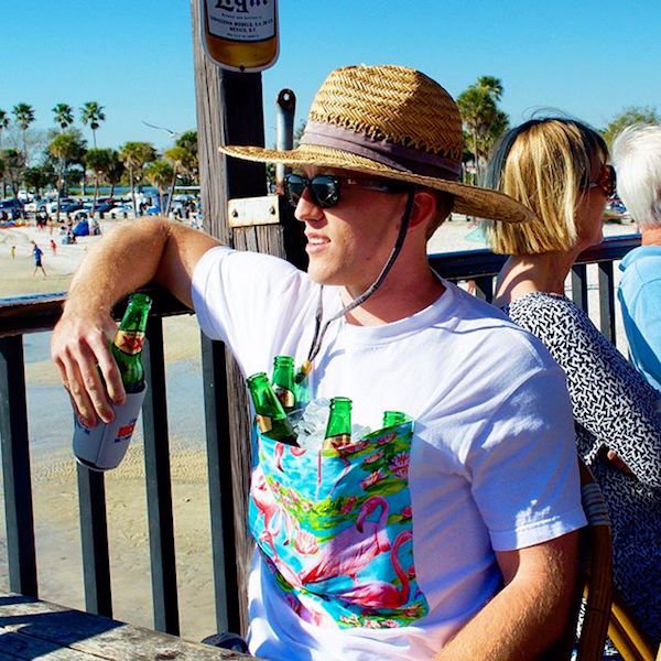 NerdApproved's tweet photo. T-Shirts With HUGE Pockets To Carry #Pets And #Beer https://t.co/AZRf76SLEY https://t.co/mDm6rqpSdr
