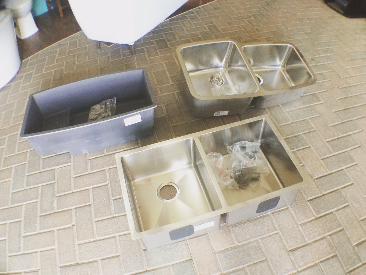 HouseRulesDS's tweet photo. EACH SINK RETAILS OVER $1200, yours today for only $250!!! First come first serve as is!!! All sinks mint condition! https://t.co/H4y7mUZwaN
