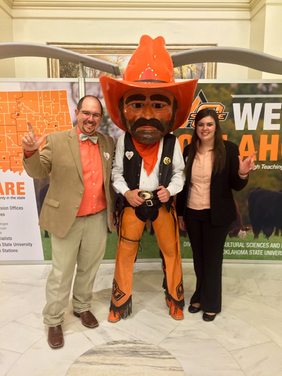 SUNUPtv's tweet photo. Sometimes they let us out of the field. Thanks for celebrating DASNR Day, @OSUPistolPete! #okstateag #WeAreOklahoma https://t.co/KRItKXMENC