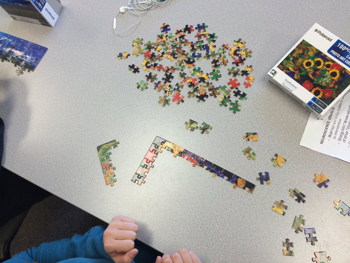 GlendaleLC's tweet photo. Pop-up MakerSpace- playing is great for our mental health #GETLOUD #SPCCH https://t.co/PBQZp2ABzB
