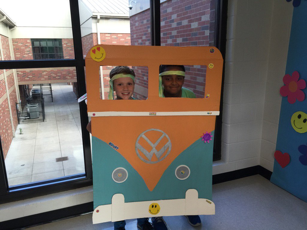 4relaer's tweet photo. #bgestem #fun in the 4th grade hall celebrating the70's https://t.co/nEed3bxjOa