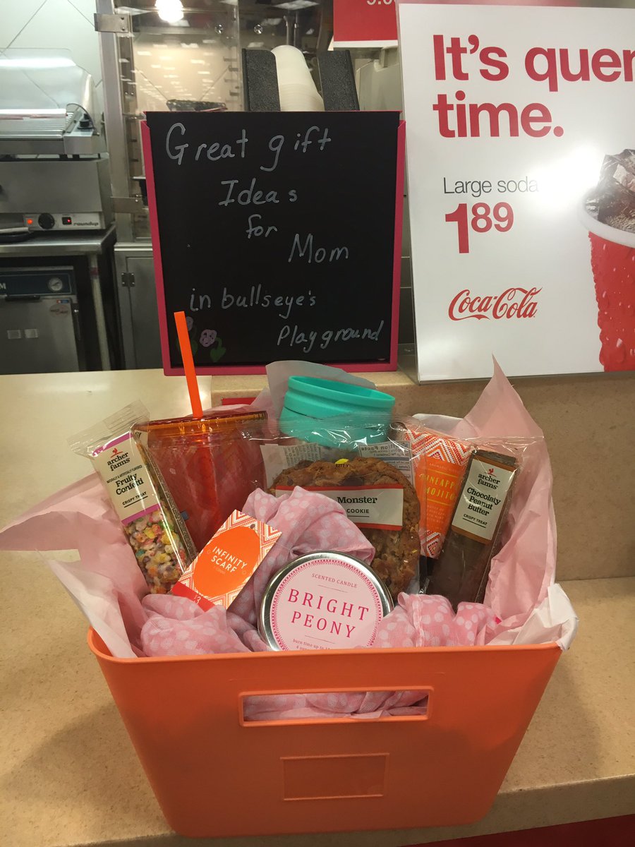 TiffanyT0853's tweet photo. Inspiring guest's with cute gift ideas!#drivingsales #beingbold #targetcafe #bullseyesplayground @T0853KelliBrown https://t.co/snAhfcdy8l