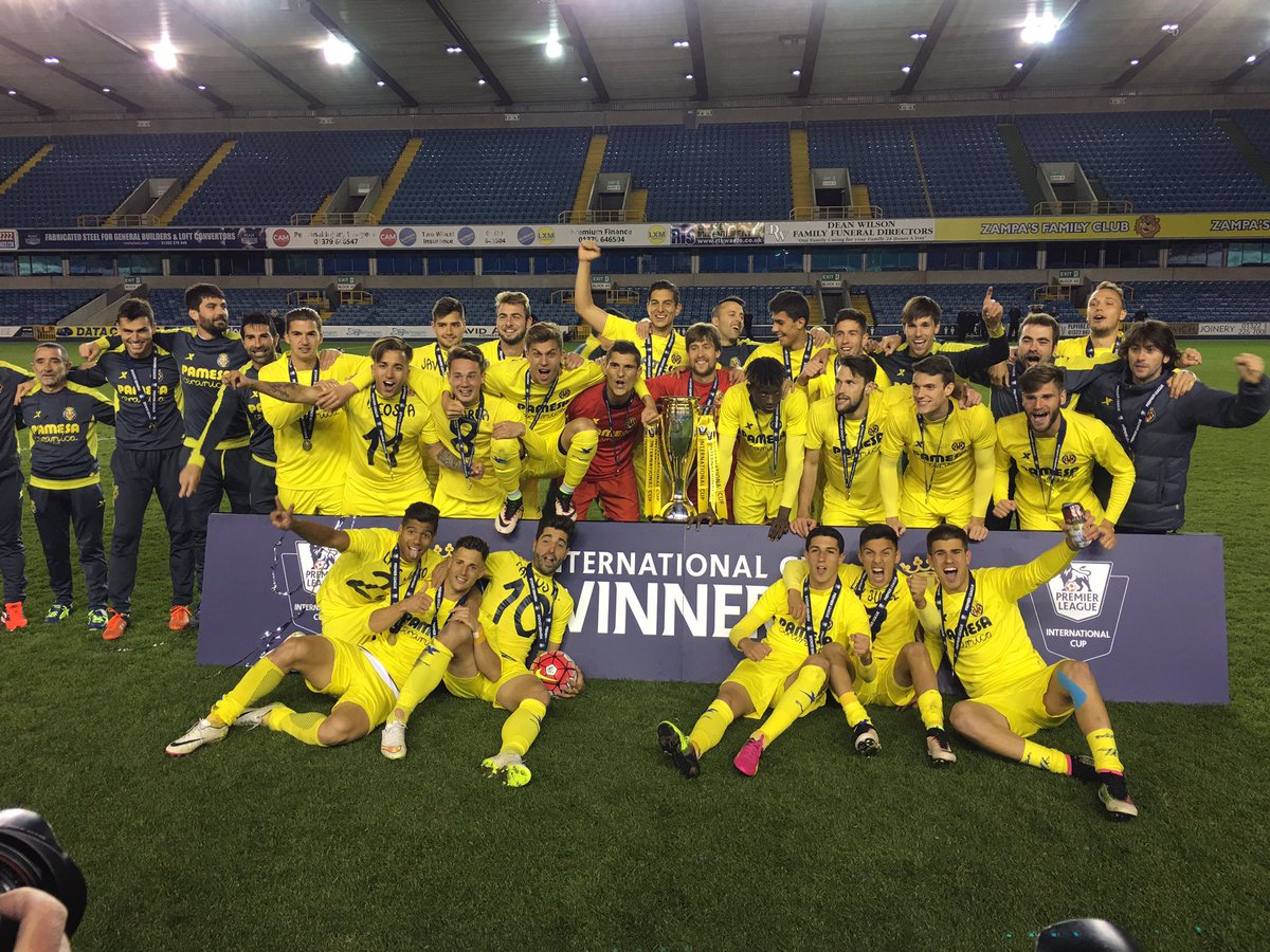 VillarrealCF's tweet photo. ¡La plantilla del #VillarrealB ya tiene la copa de la #PremierLeague en sus manos!🏆🏆🏆🏆🏆🏆🏆🏆🏆🏆 https://t.co/bgNICy2DlS