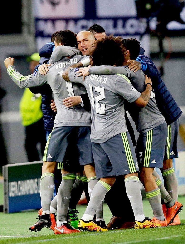 RodolfoLanderos's tweet photo. Nos dio la Novena como jugador... 
Nos dio la Décima como auxiliar...
¡Nos dará la Undécima como DT! #HalaMadrid https://t.co/WPDZZ7Myzj