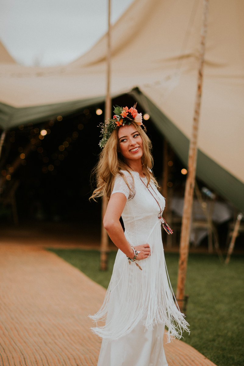 stelfoxbride's tweet image. Showcasing our #2017collection at @WhiteGallery , come &amp;amp; view the collection #naturalsoul Stand 800 #weddinghour