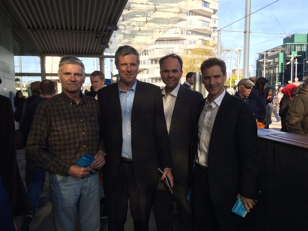 GavinBarwell's tweet photo. Warm welcome for @ZacGoldsmith &amp; @SteveO_Connell at East #Croydon tonight. Polls open in a few hours #BackZac2016 https://t.co/iTDkoKqWZZ