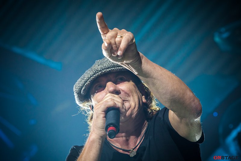 acdcrideon's tweet photo. Hey you! 
Standing on the shoulders of giants..
No pressure, eh! Good luck @axlrose.

@acdc https://t.co/z1DFufB1Ic