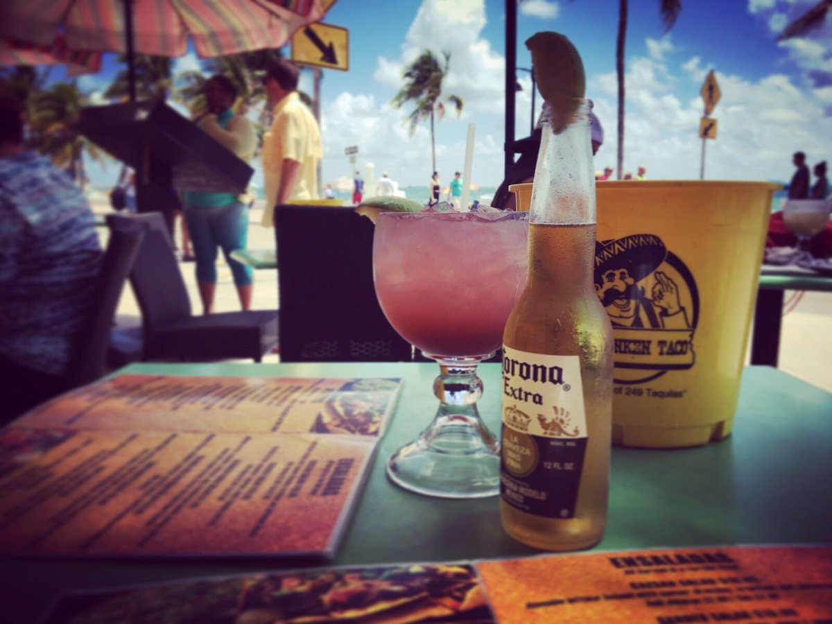 Carmela_CC's tweet photo. #Ms305 #ImInMiamiBitch #FortLauderdaleBeach #MiamiBeach #Miami ✌🏼️🌮☀️ https://t.co/paTsMGS1y7