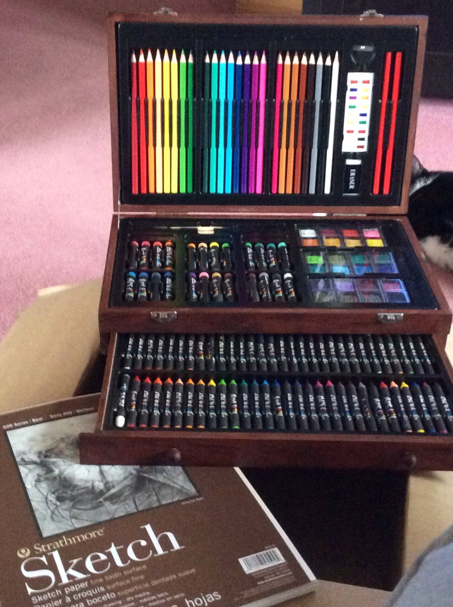 FuchiaJones47's tweet image. My new art supplies are here! #soexcited #thisishowiart #writerartist