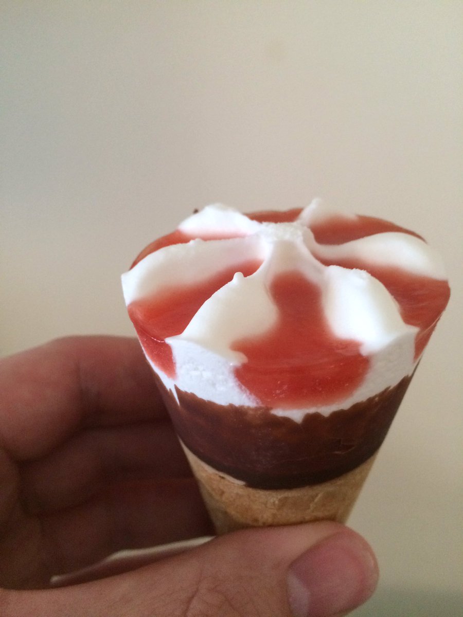 Andrew_Gool's tweet photo. @Tesco no white chocolate on my cornetto #justonecornettonowhitechocolateforme 😞 https://t.co/DDABoAJvnD