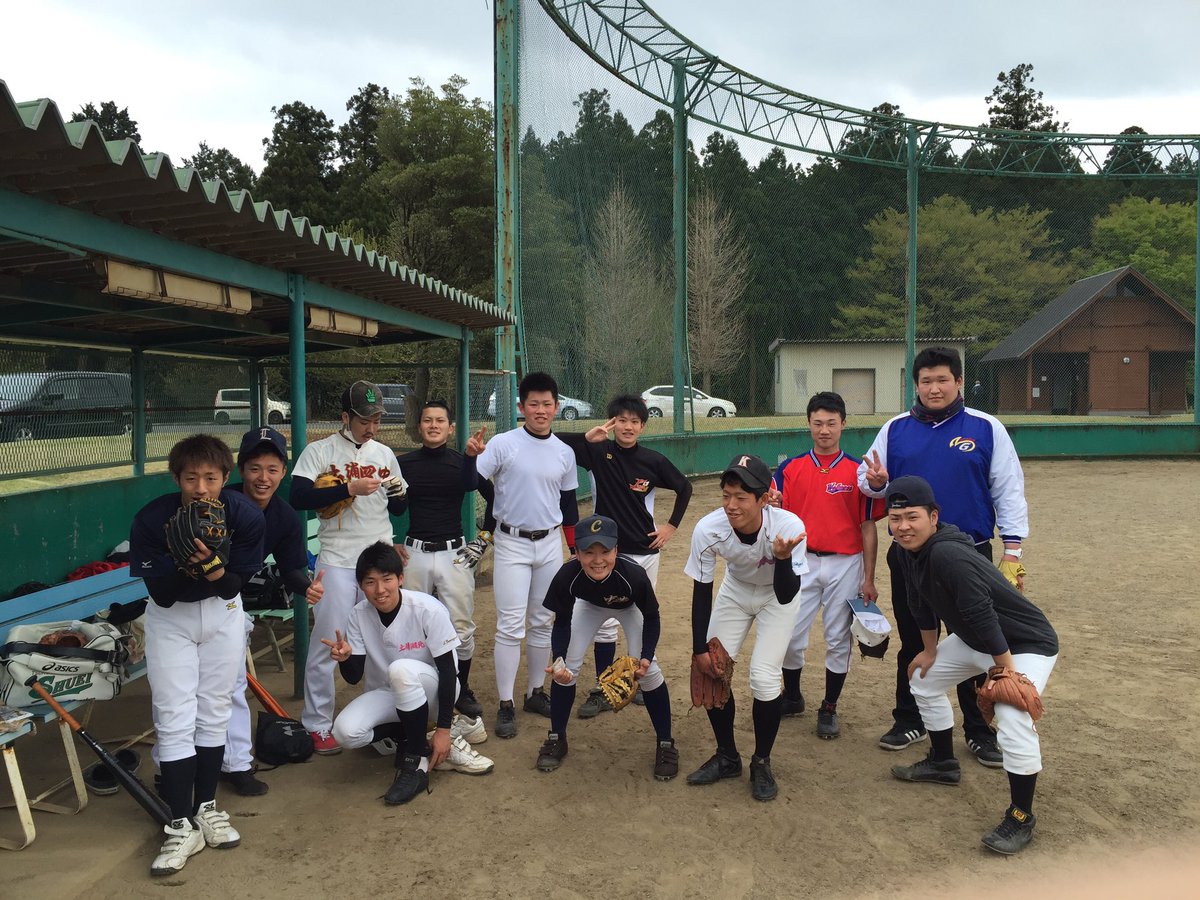 janeeeeeess's tweet photo. Twitter荒らしてすいません。
こんな愉快な仲間達です！
ただ一生懸命週1で練習しています。
本当に野球が好きな人達です！
もしよければ連絡試合やるチームを探しています！
よろしくお願いします。 https://t.co/V0fn0fTtv8