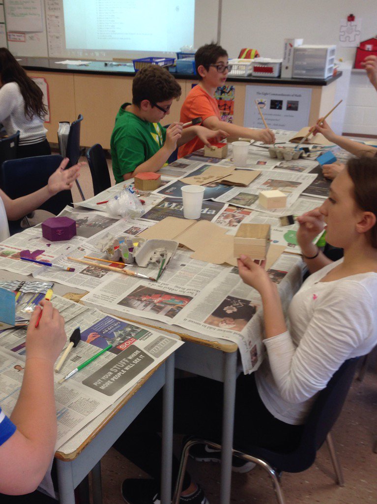 MorizioClass's tweet photo. @JBAPT_DPCDSB #MyCatholicEducation making rosaries and keepsake boxes https://t.co/o9YjywId7u