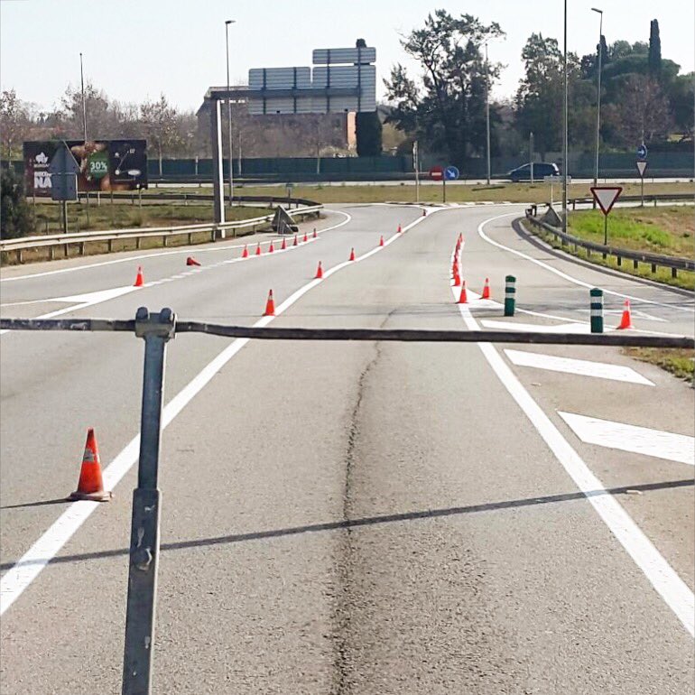 SEVICA_SA's tweet photo. #señalizaciónvial #senyalitzacióvial #roadmarking #roadmarkings #roadmark #SEVICA | https://t.co/d58E7CZrnA https://t.co/Hij8vBAgaE