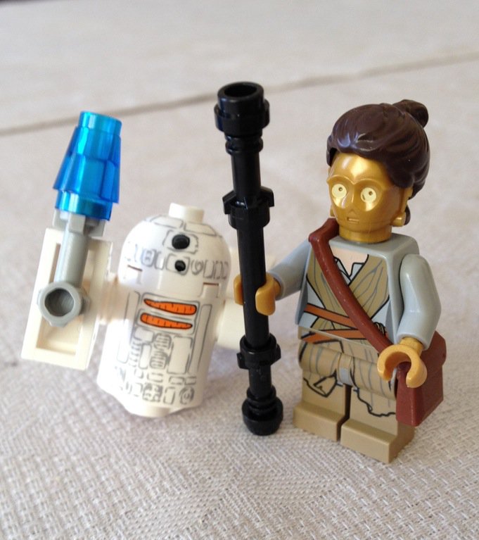 BrickLink's tweet photo. R2-D2 and C-3PO cosplaying as BB-8 and Rey 😂
via Agamand on r/Lego #Maythe4thBeWithYou https://t.co/RRMYitlwa6