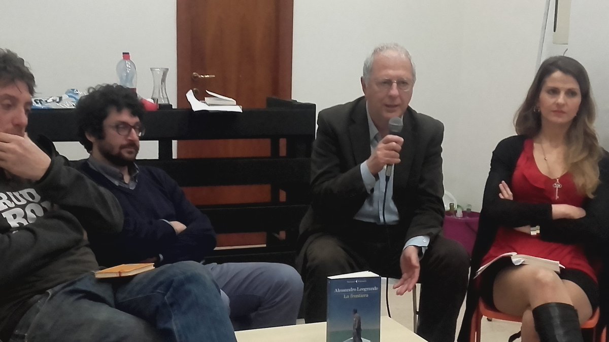 asterixhood's tweet image. Brecht e la formiche #migrationNOcrime #JournalismProblems @feltrinellied @LeograndeAle polis senza politica #pietas