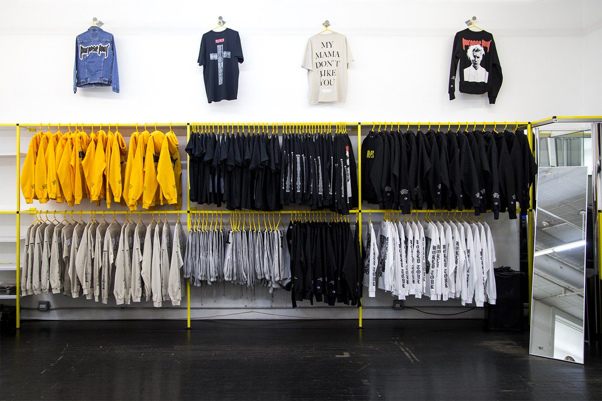 HYPEBEAST's tweet photo. .@JustinBieber's 'Purpose' pop-up shop at @VFILES drew a crowd of unbeliebable numbers.
https://t.co/WhNiIWUigw https://t.co/k0nBaGEtUF
