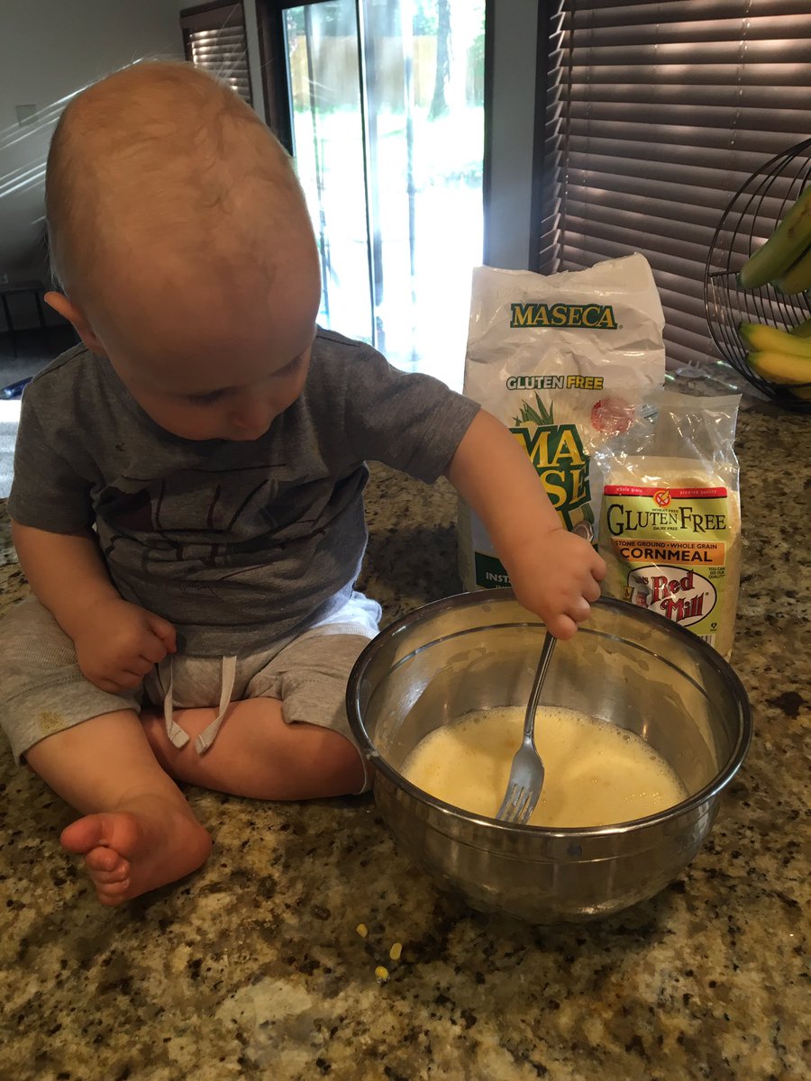 VarlesiFam's tweet photo. Making corn bread with baby bug 😍😘👶🏼 https://t.co/kmLjpDn3HI