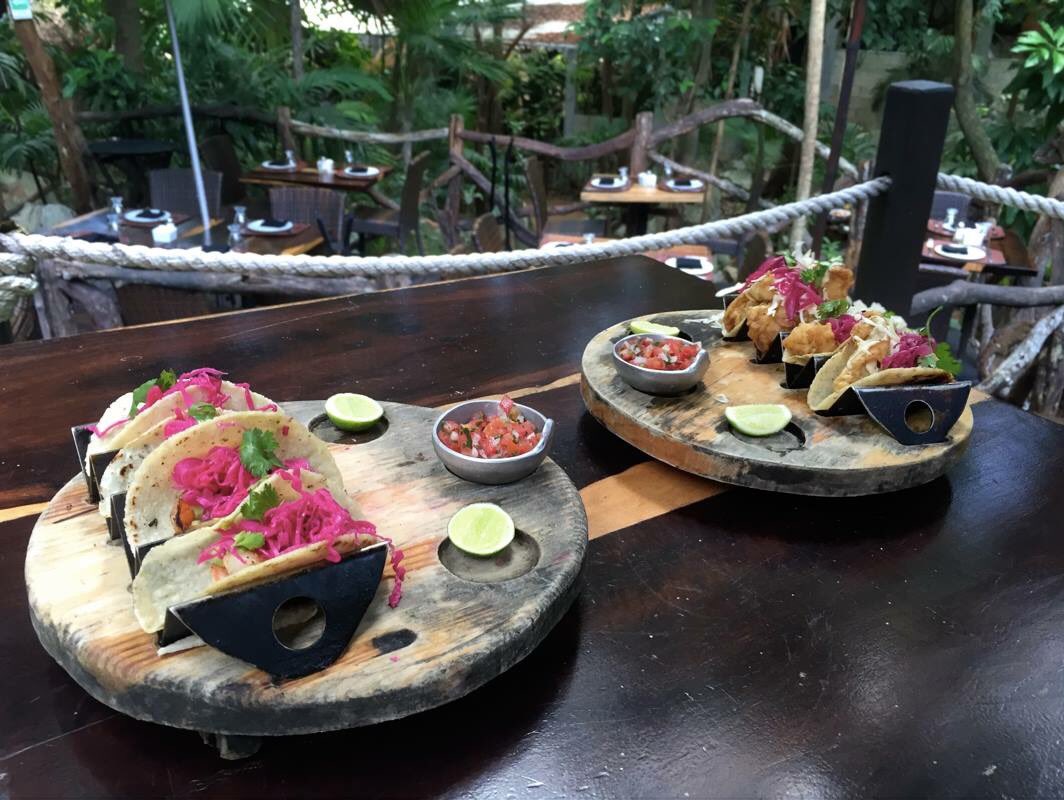 aldeacorazon's tweet photo. Tacos de Pescado, con tortillas hechas a mano, pescado capeado, col blanca, cilantro y salsa xcactic. #lunchtime https://t.co/pLlYL7Aqai